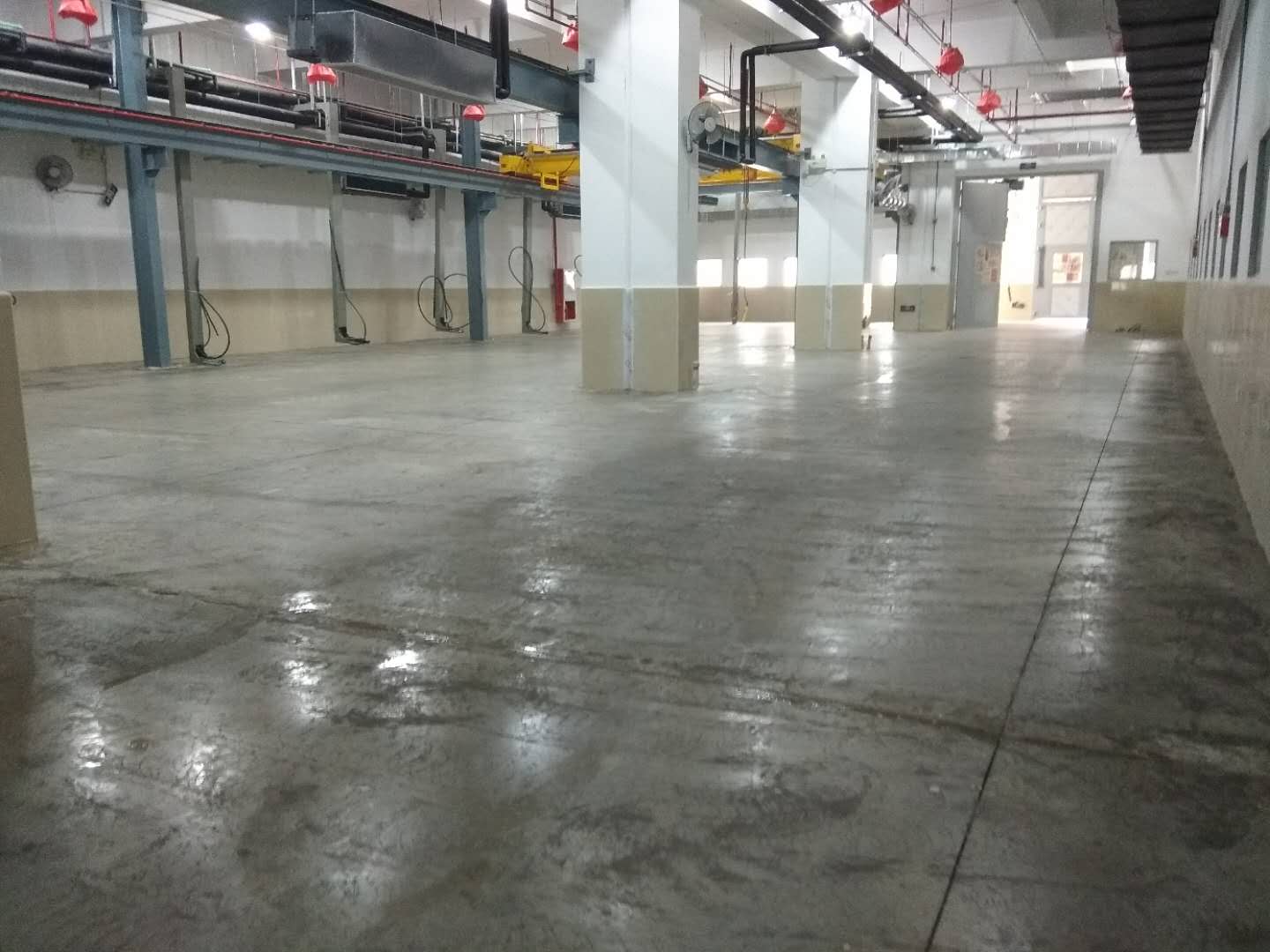 為什么我不爽快地告訴你環(huán)氧地坪漆施工價格是多少錢一平方？