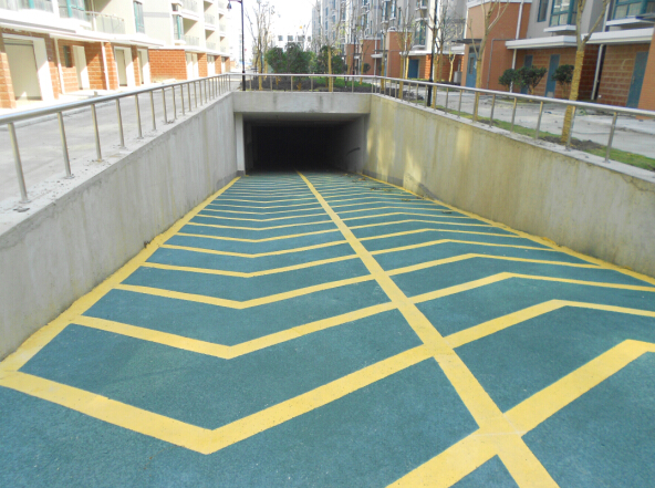 水性無(wú)震動(dòng)防滑車道施工工藝 為什么選擇滄晟水性無(wú)震動(dòng)防滑環(huán)氧地坪漆弄車道？