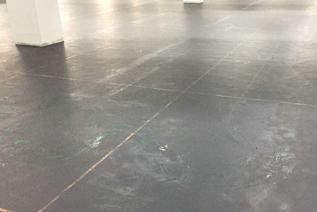 福州防靜電地坪_滄晟地坪漆廠家防靜電地坪漆在電子工業(yè)生產(chǎn)中更為重要