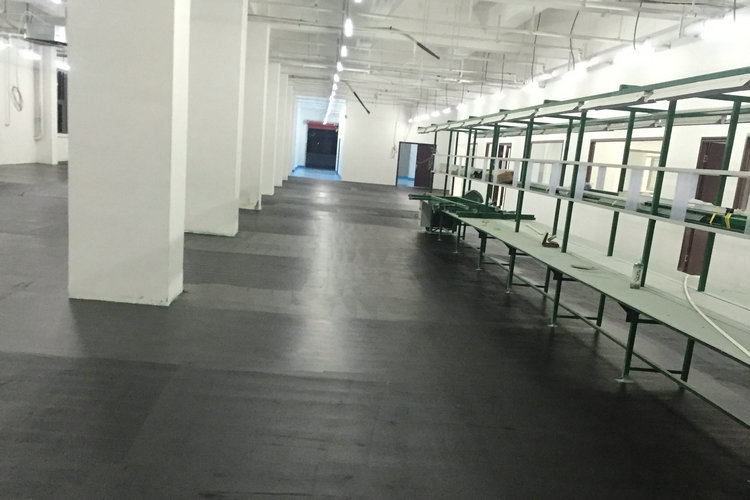 地坪漆廠家滄晟:環(huán)氧防靜電地坪怎樣做好地面處理？