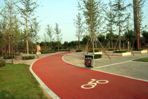 環(huán)氧彩砂顆粒的施工要考慮到哪些方面？