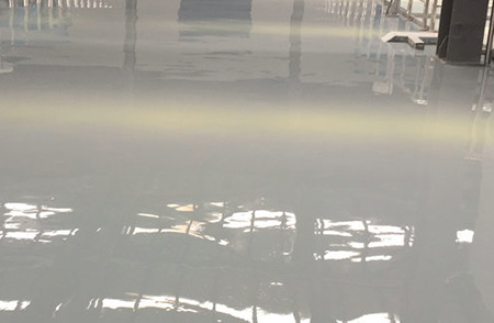 做自流平地坪漆遇到漆膜開裂的情況怎么處理？