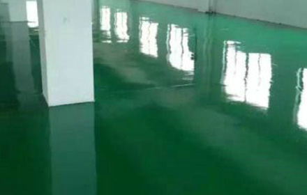 環(huán)氧自流平地坪漆完工后要如何判斷施工質(zhì)量？