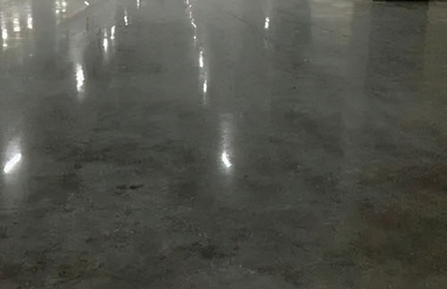 廈門固化劑地坪比普通地坪更防滑更安全嗎？